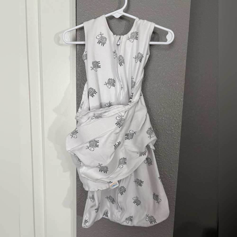 Halo swaddle - gently used